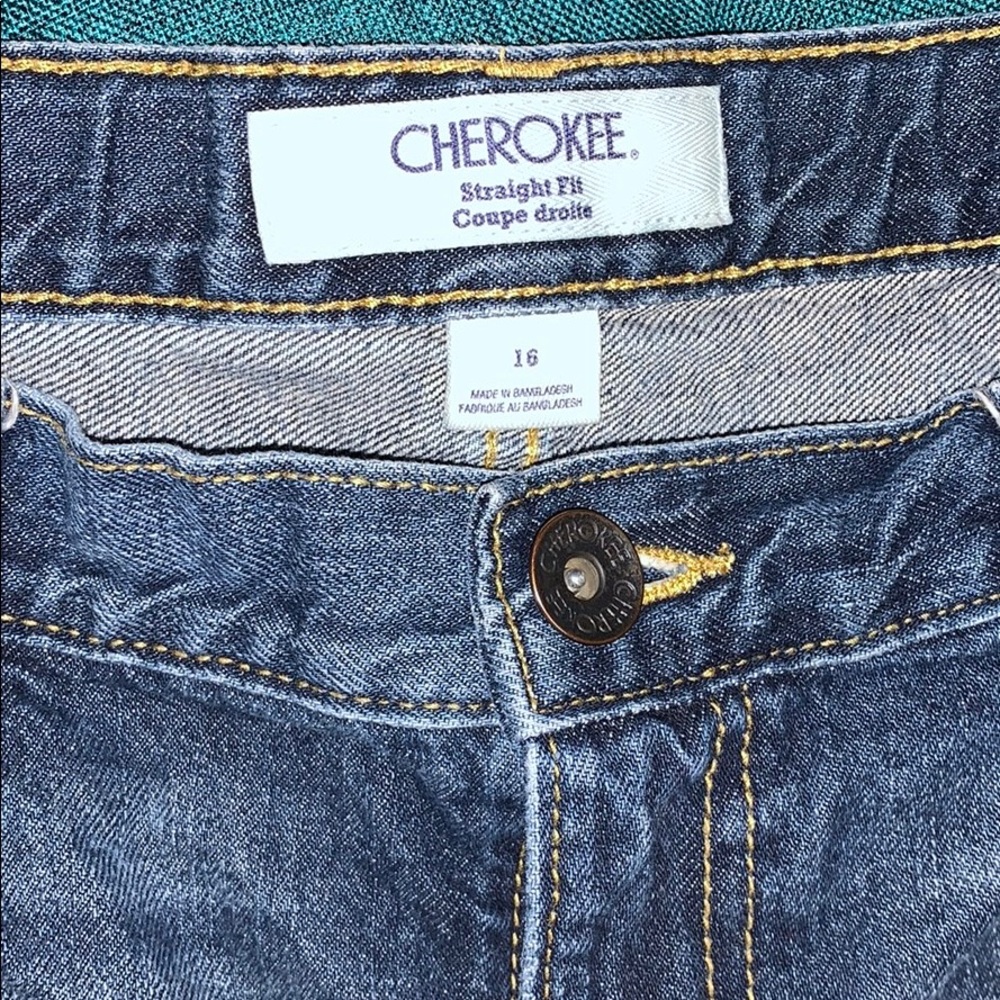 Cherokee Shorts - Picture 2 of 3
